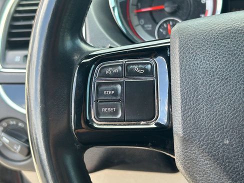 Used 2019 Dodge Grand Caravan SXT FWD image 18