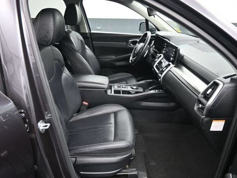 Certified 2021 Kia Sorento EX FWD image 28