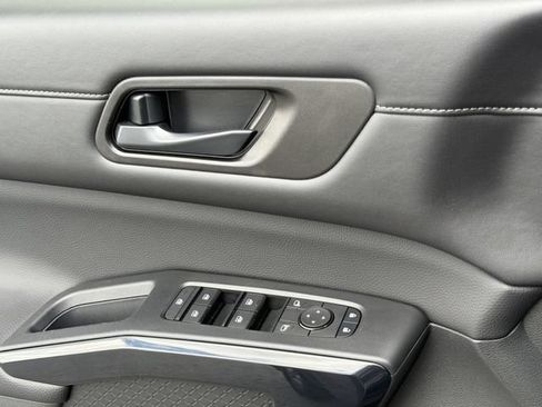 Certified 2025 Nissan Pathfinder S FWD image 23
