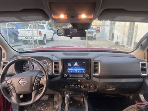 Used 2022 Nissan Frontier SV image 9