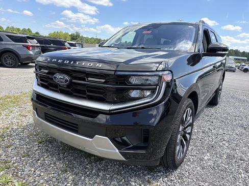 Used 2025 Ford Expedition Max Platinum w/ Driver's Package AWD/4WD image 10
