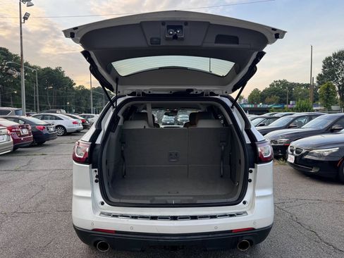 Used 2017 Chevrolet Traverse Premier FWD image 18