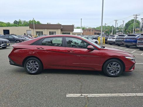 Used 2024 Hyundai Elantra Blue FWD image 25