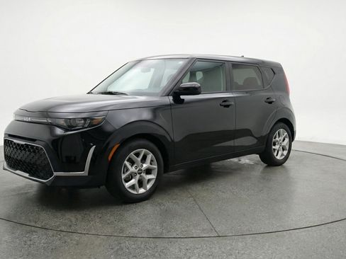Used 2025 Kia Soul LX w/ LX Technology Package image 3