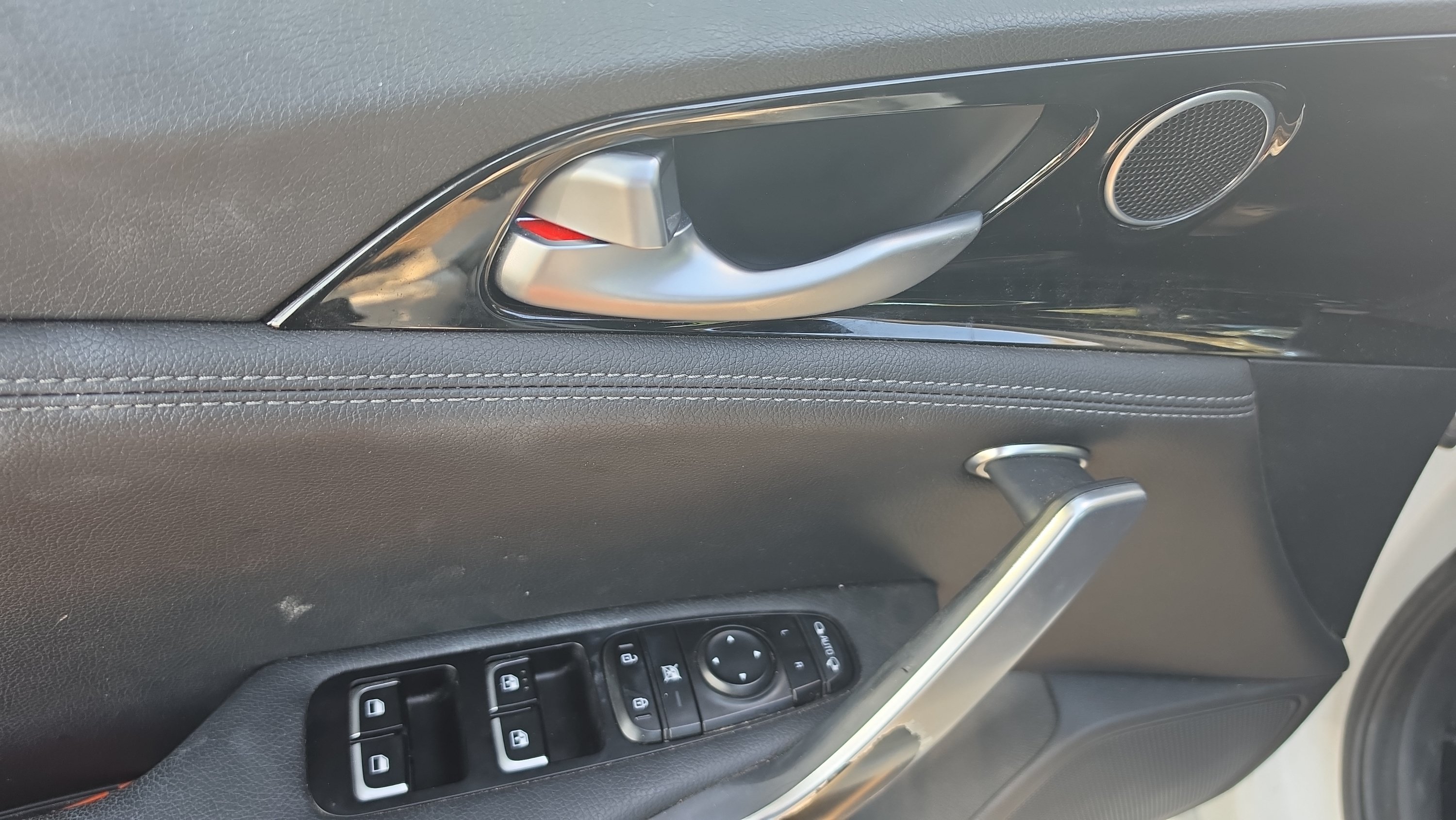 Used 2019 Kia Stinger RWD image 11