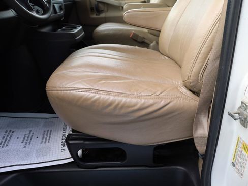 Used 2016 Chevrolet Express 2500 RWD image 6