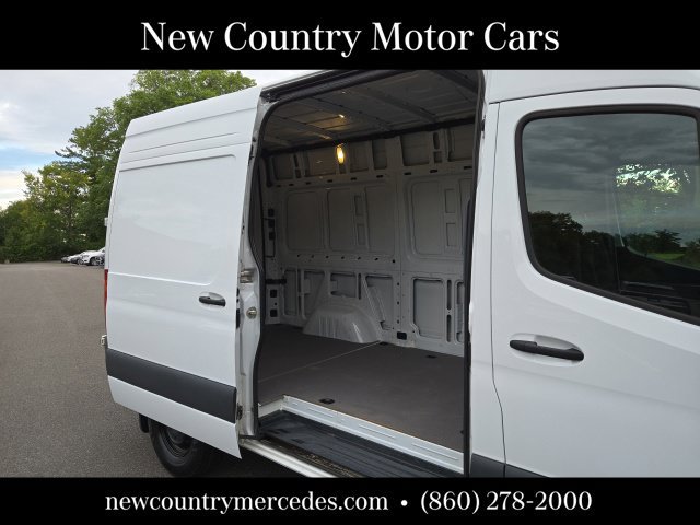 Used 2024 Mercedes-Benz Sprinter 2500 image 10