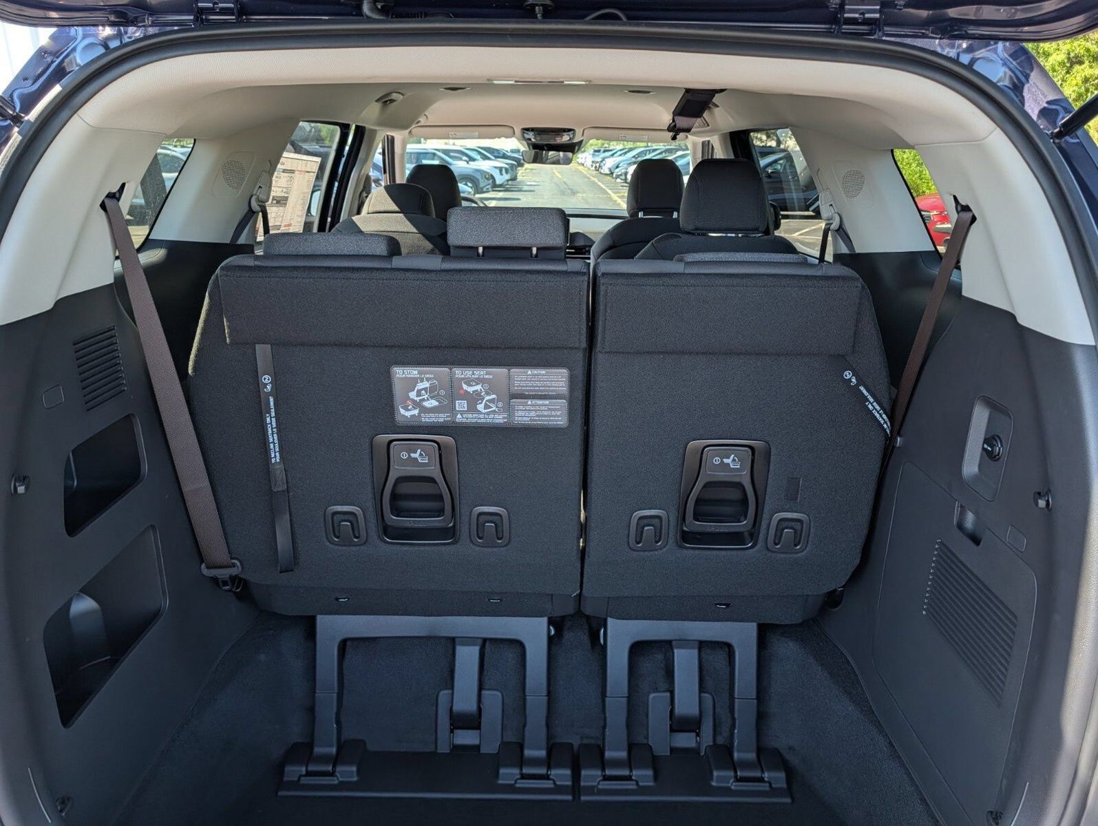 New 2027 Kia Carnival LX FWD image 27
