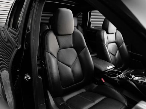 Used 2016 Porsche Cayenne AWD/4WD image 35