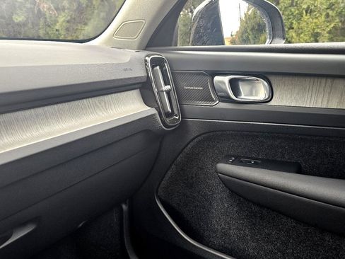 Used 2023 Volvo XC40 B5 Ultimate w/ Climate Package image 25