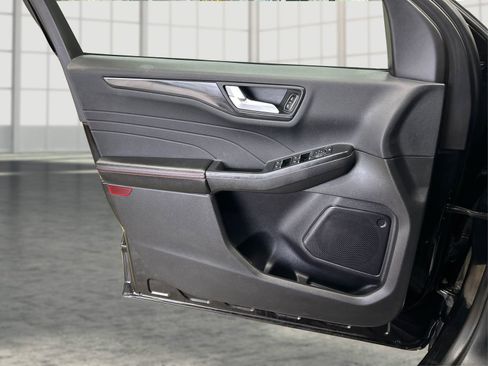 Used 2024 Ford Escape ST-Line image 18