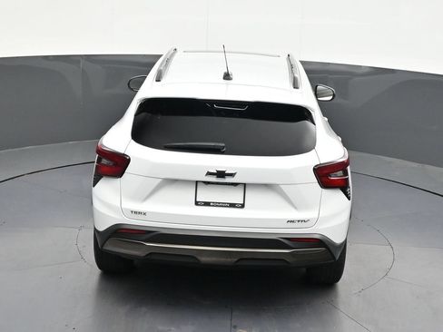 Used 2024 Chevrolet Trax ACTIV w/ Sunroof Package FWD image 19
