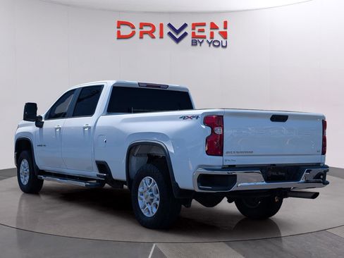 Used 2021 Chevrolet Silverado 2500 LT w/ Fleet Comfort Package AWD/4WD image 3