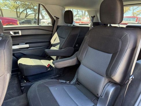 Used 2023 Ford Explorer XLT image 17