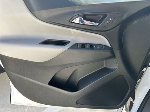 Used 2023 Chevrolet Equinox LT image 35