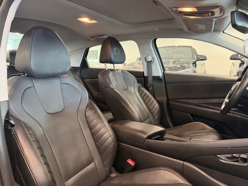 Used 2023 Hyundai Elantra Limited image 8