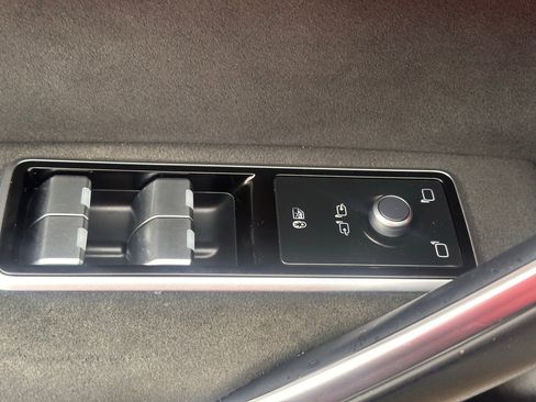 Used 2021 Jaguar F-PACE SVR image 25