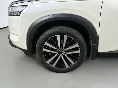 Used 2024 Nissan Pathfinder Platinum image 8