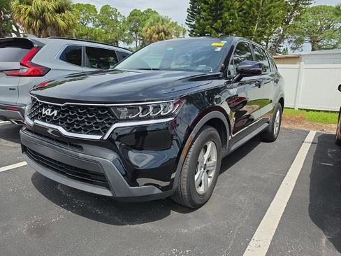 Certified 2023 Kia Sorento LX FWD image 4