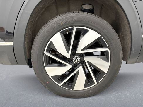 Used 2025 Volkswagen Atlas SEL image 13