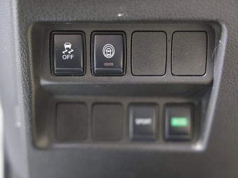 Used 2021 Nissan Rogue Sport S image 25