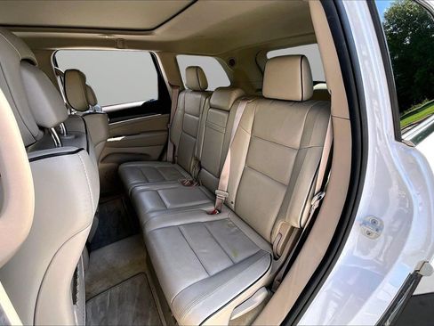 Used 2018 Jeep Grand Cherokee Overland AWD/4WD image 22