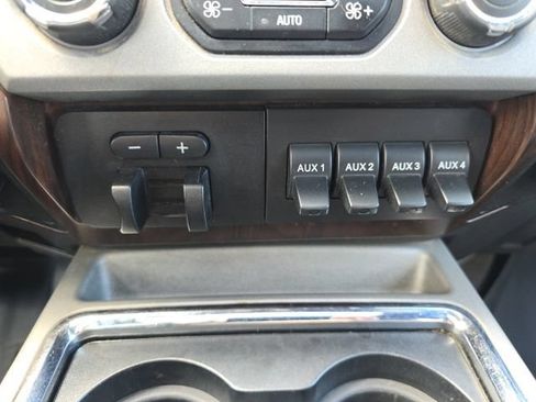 Used 2016 Ford F250 Lariat w/ Lariat Ultimate Package AWD/4WD image 17