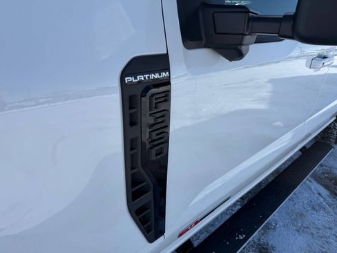 Used 2025 Ford F350 Platinum w/ FX4 Off-Road Package image 9