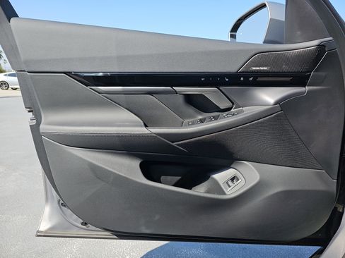 Used 2025 BMW 530i w/ Premium Package image 27