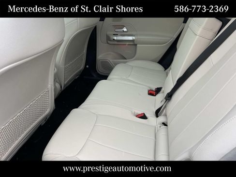 Used 2026 Mercedes-Benz GLB 250 4MATIC image 12