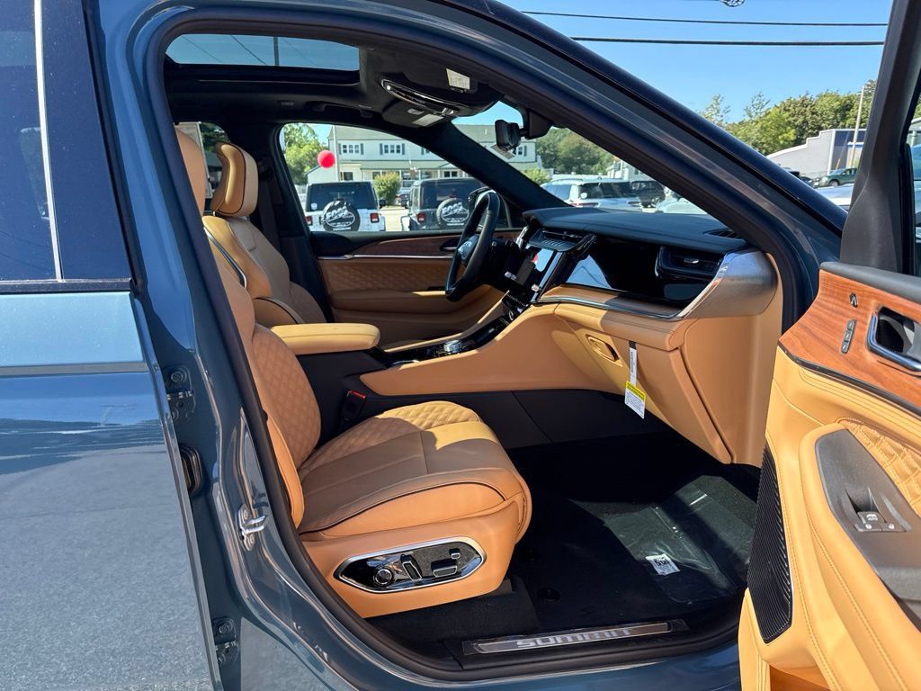 New 2027 Jeep Grand Cherokee Summit AWD/4WD image 29
