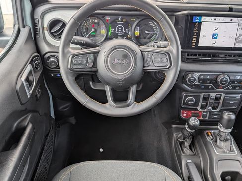 Used 2024 Jeep Wrangler Unlimited AWD/4WD image 25