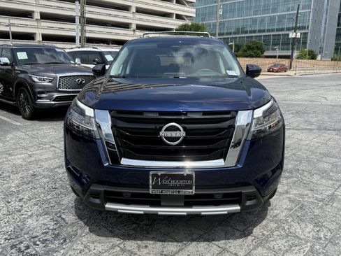 Used 2024 Nissan Pathfinder Platinum w/ Cargo Package FWD image 2