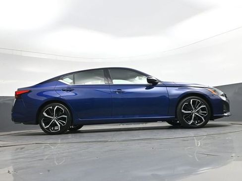 Used 2024 Nissan Altima 2.5 SR FWD image 31