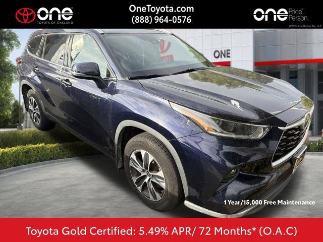 Used 2021 Toyota Highlander XLE AWD/4WD image 1