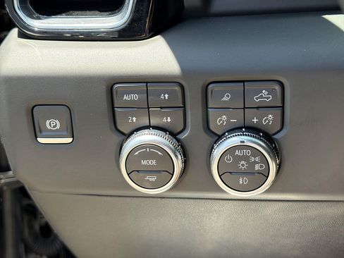 Used 2025 GMC Sierra 2500 Denali Ultimate AWD/4WD image 17