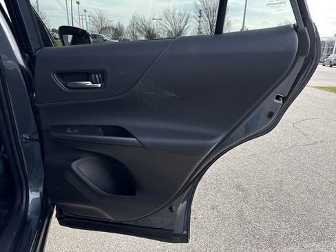 Used 2022 Toyota Venza XLE image 13