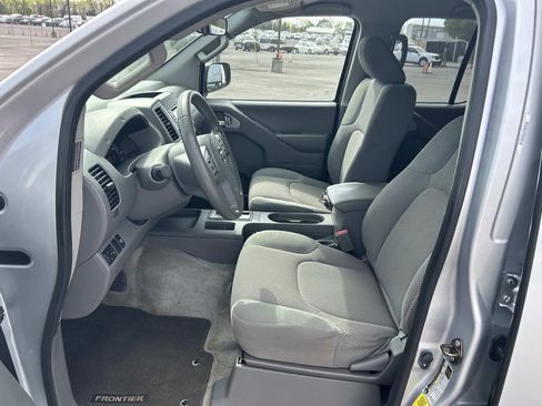 Used 2016 Nissan Frontier SV image 21