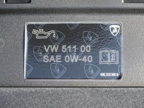 Used 2025 Lamborghini Urus SE AWD/4WD image 85