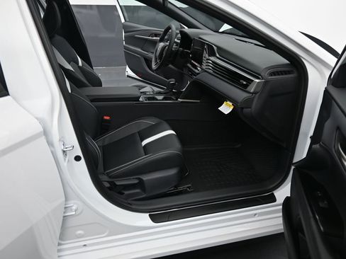 New 2026 Toyota Camry Hybrid FWD image 19