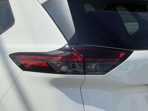 Used 2023 Nissan Rogue SV AWD/4WD image 9
