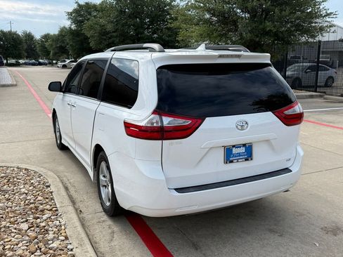 Used 2019 Toyota Sienna LE w/ LE Preferred Package FWD image 5