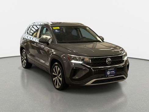 Certified 2022 Volkswagen Taos SE w/ IQ.Drive SE Package image 3