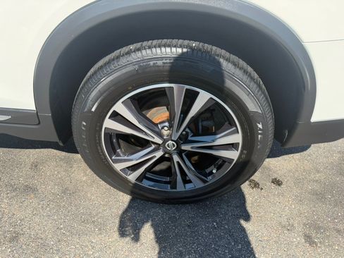 Used 2018 Nissan Rogue SL w/ Premium Package AWD/4WD image 5