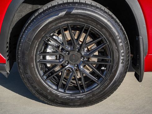 Certified 2023 Toyota Highlander LE image 7