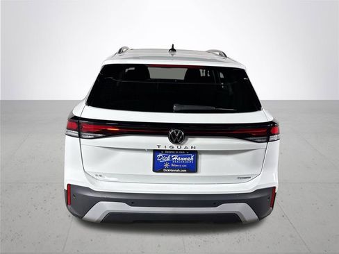 New 2026 Volkswagen Tiguan SE image 7