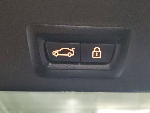 Used 2022 BMW X6 xDrive40i w/ M Sport Package image 11