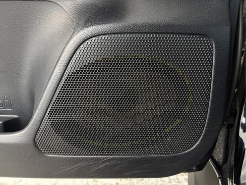 Used 2020 Toyota Tacoma SR5 AWD/4WD image 36