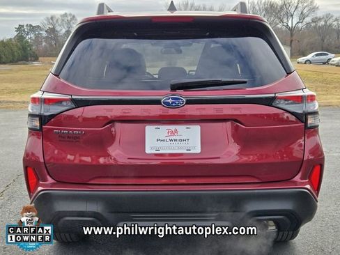Used 2025 Subaru Forester Premium image 4