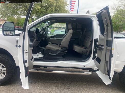 Used 2019 Ford F250 XLT AWD/4WD image 11